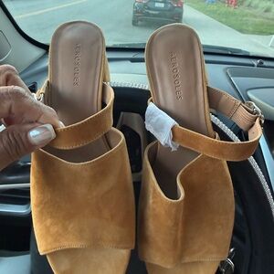 AEROSOLES Women's Mustard Sandals